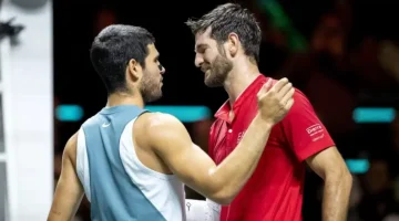 Carlos Alcaraz e Andrea Vavassori se enfrentaram no ATP 500 de Roterdã
