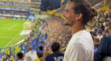Alexander Zverev acompanha partida de futebol na Argentina