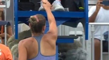 Kostyuk fechou partida com saque por baixo